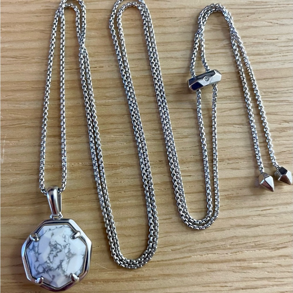 EUC Kendra Scott Silver and Howlite Cynthia Necklace.